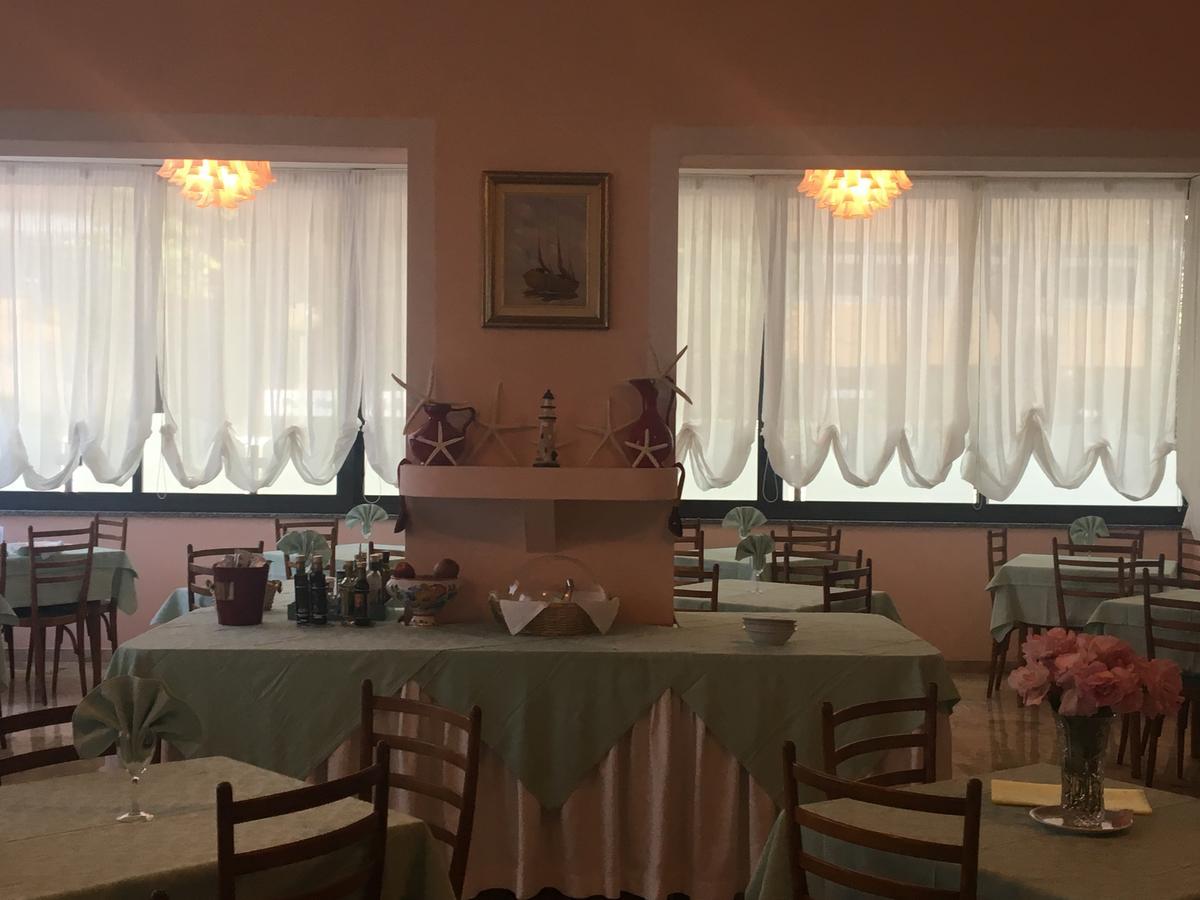 צ'סנטיקו Hotel Laila מראה חיצוני תמונה