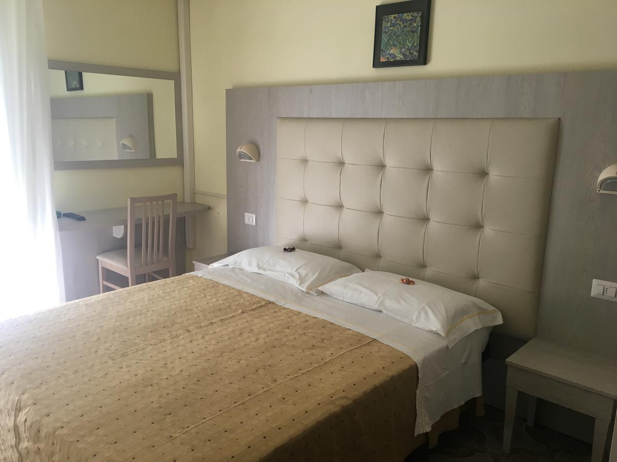צ'סנטיקו Hotel Laila מראה חיצוני תמונה