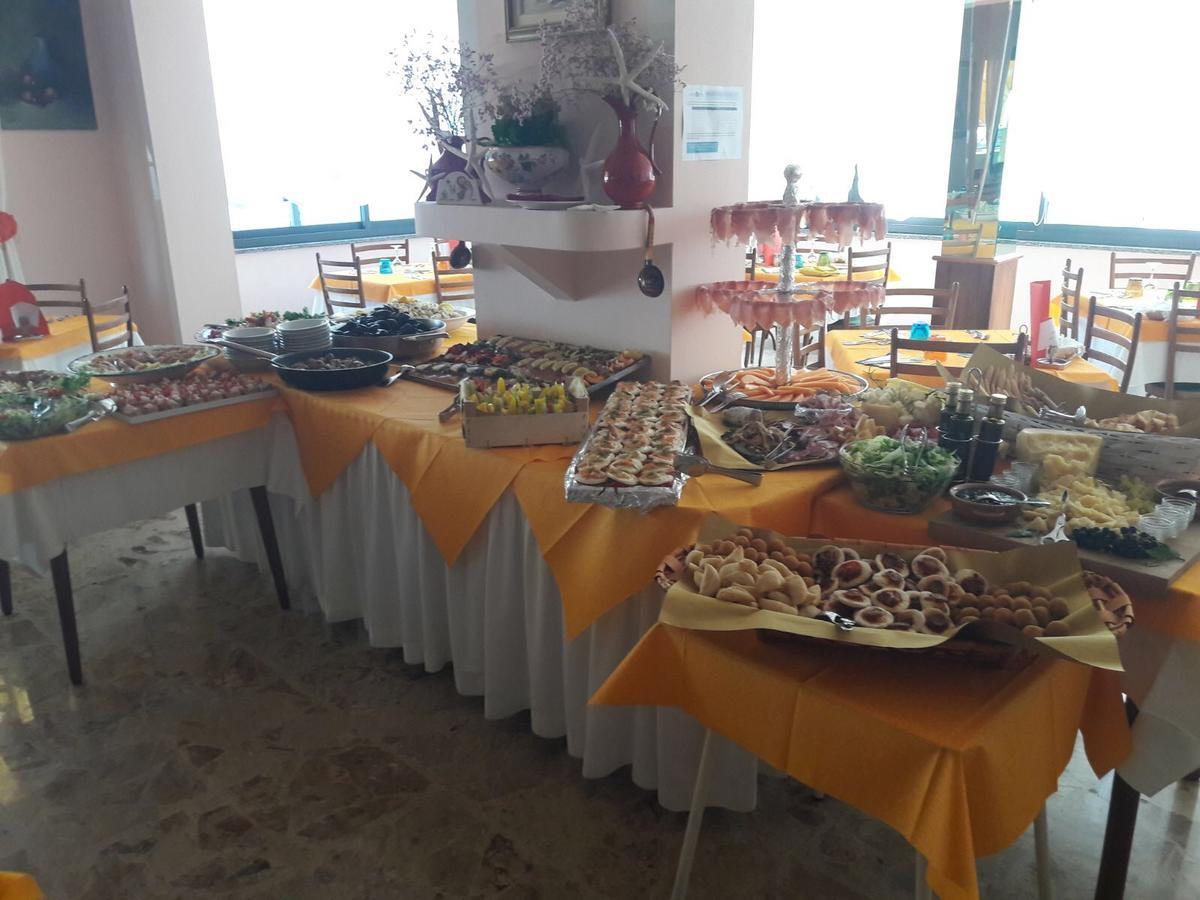 צ'סנטיקו Hotel Laila מראה חיצוני תמונה