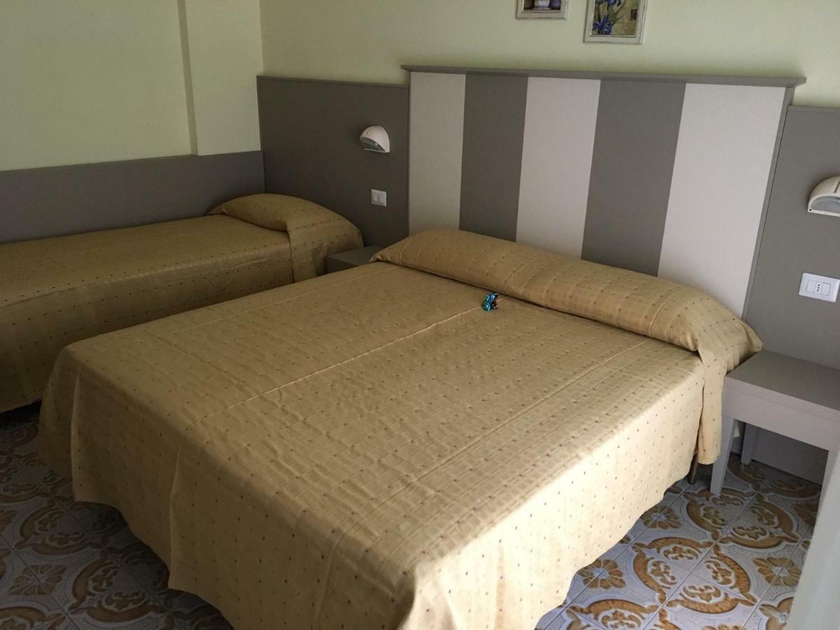 צ'סנטיקו Hotel Laila מראה חיצוני תמונה