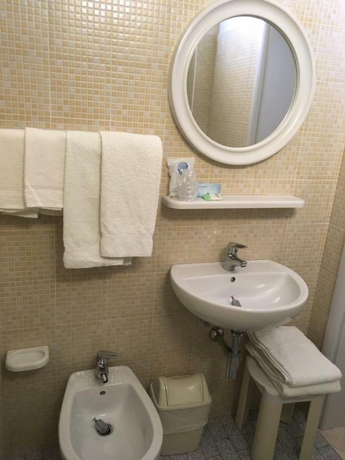 צ'סנטיקו Hotel Laila מראה חיצוני תמונה