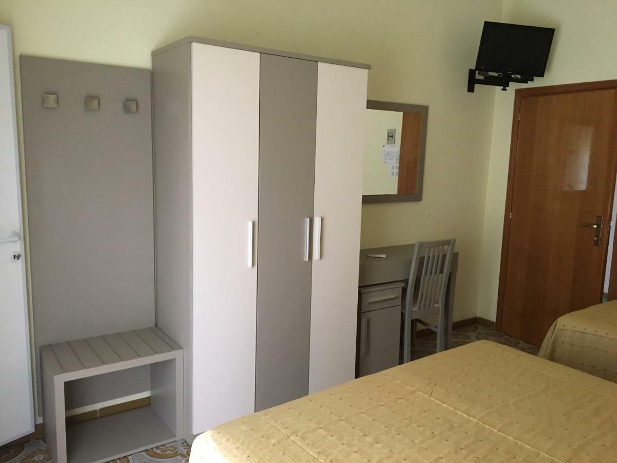 צ'סנטיקו Hotel Laila מראה חיצוני תמונה