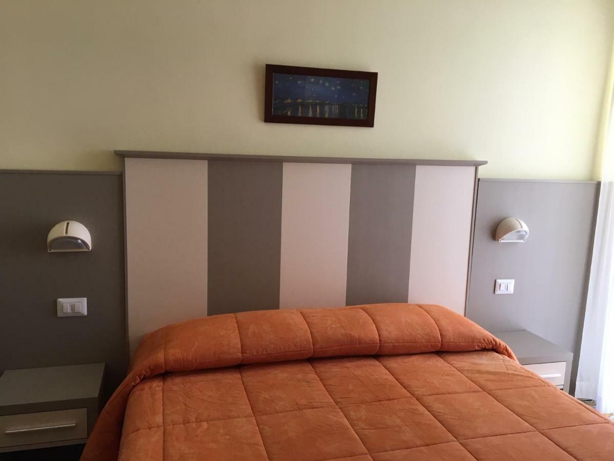 צ'סנטיקו Hotel Laila מראה חיצוני תמונה