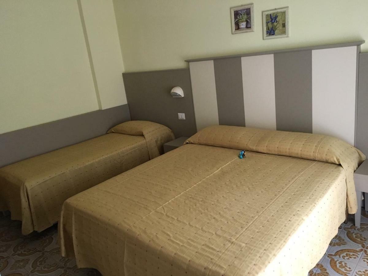 צ'סנטיקו Hotel Laila מראה חיצוני תמונה