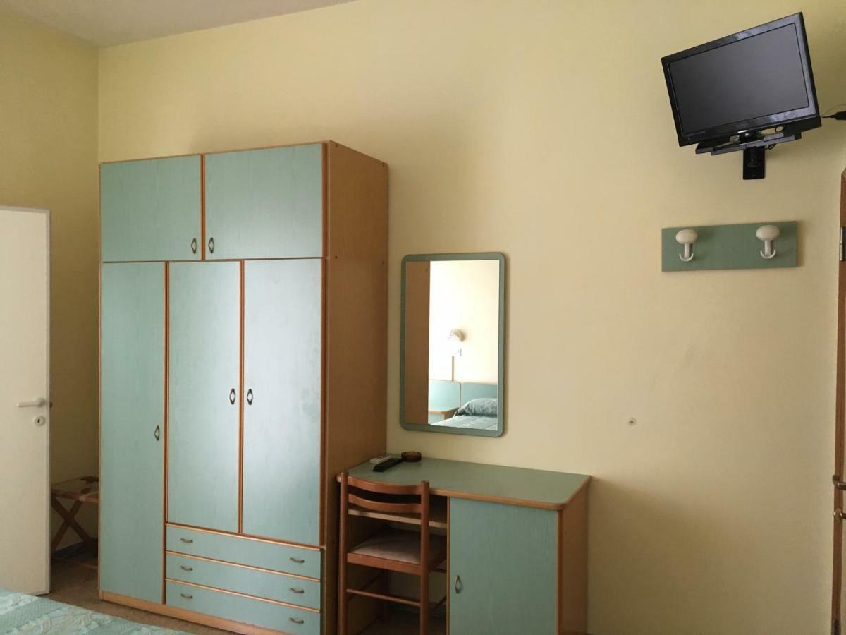 צ'סנטיקו Hotel Laila מראה חיצוני תמונה